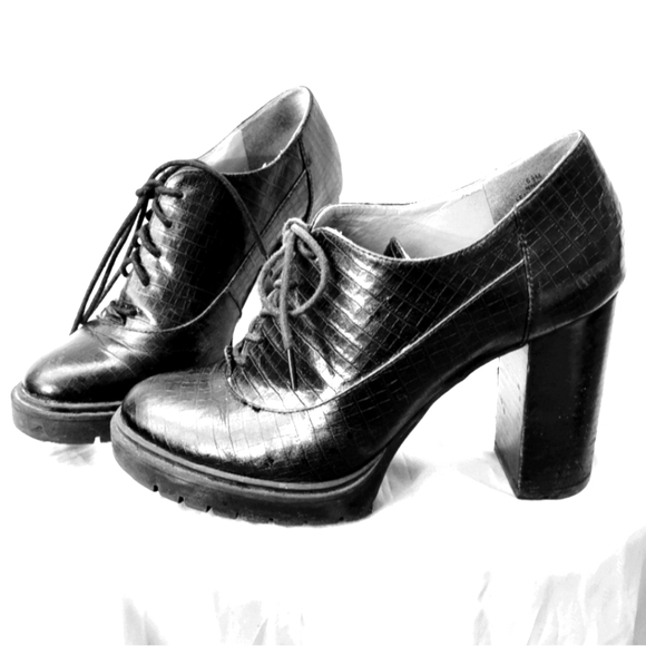 Black Heeled Leather Bootie Leather Oxford 6.5